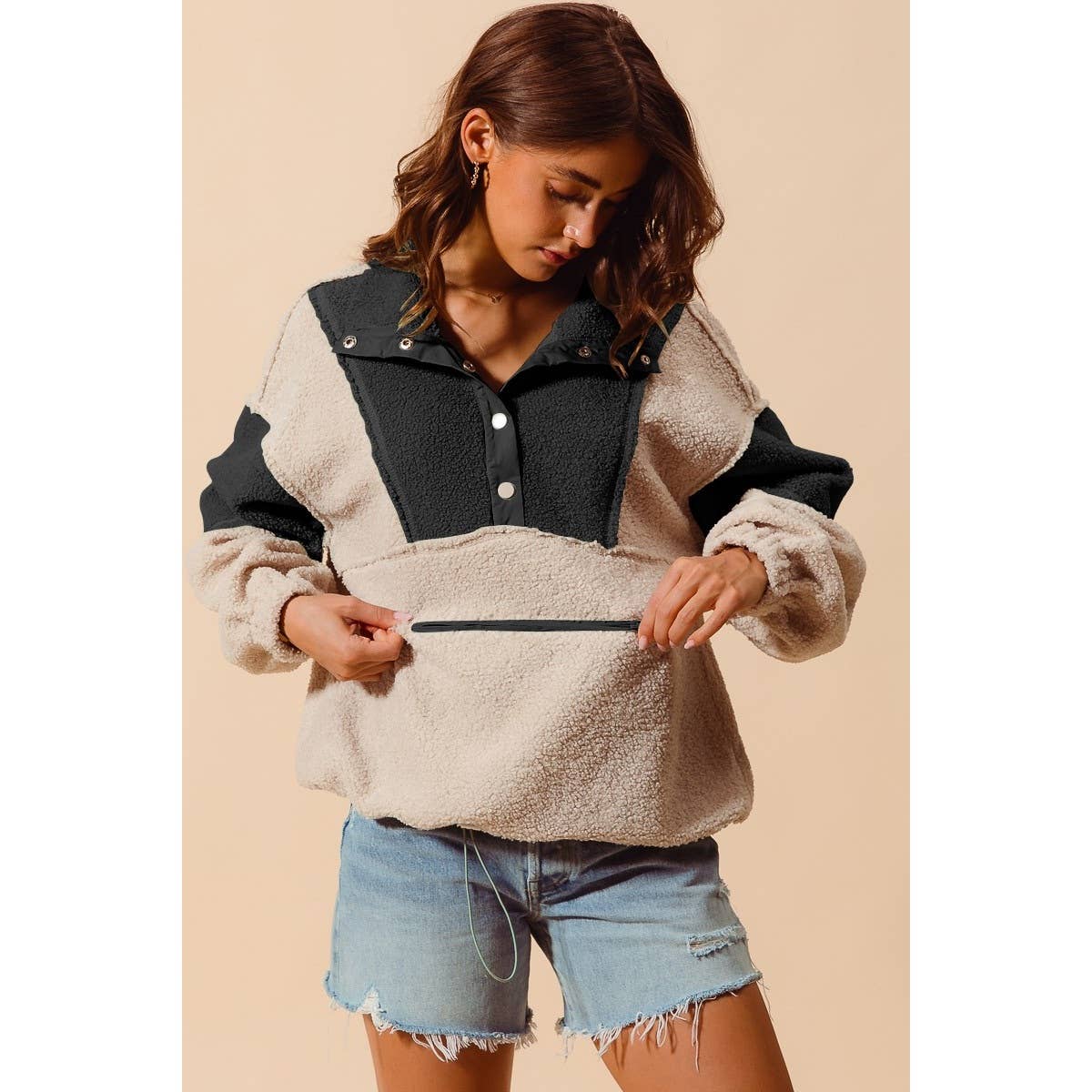 LOOSE FIT COLOR BLOCK SHERPA FUR PULLOVER TOP