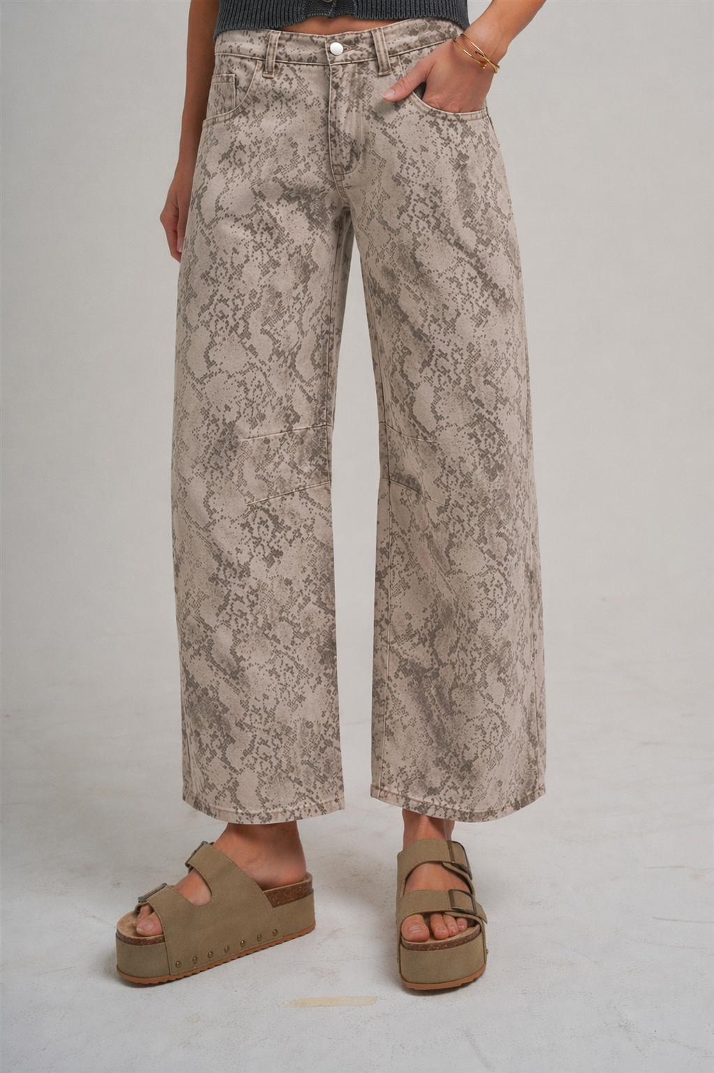 MID RISE VINTAGE SNAKESKIN PRINT TWILL DENIM BARREL PANTS