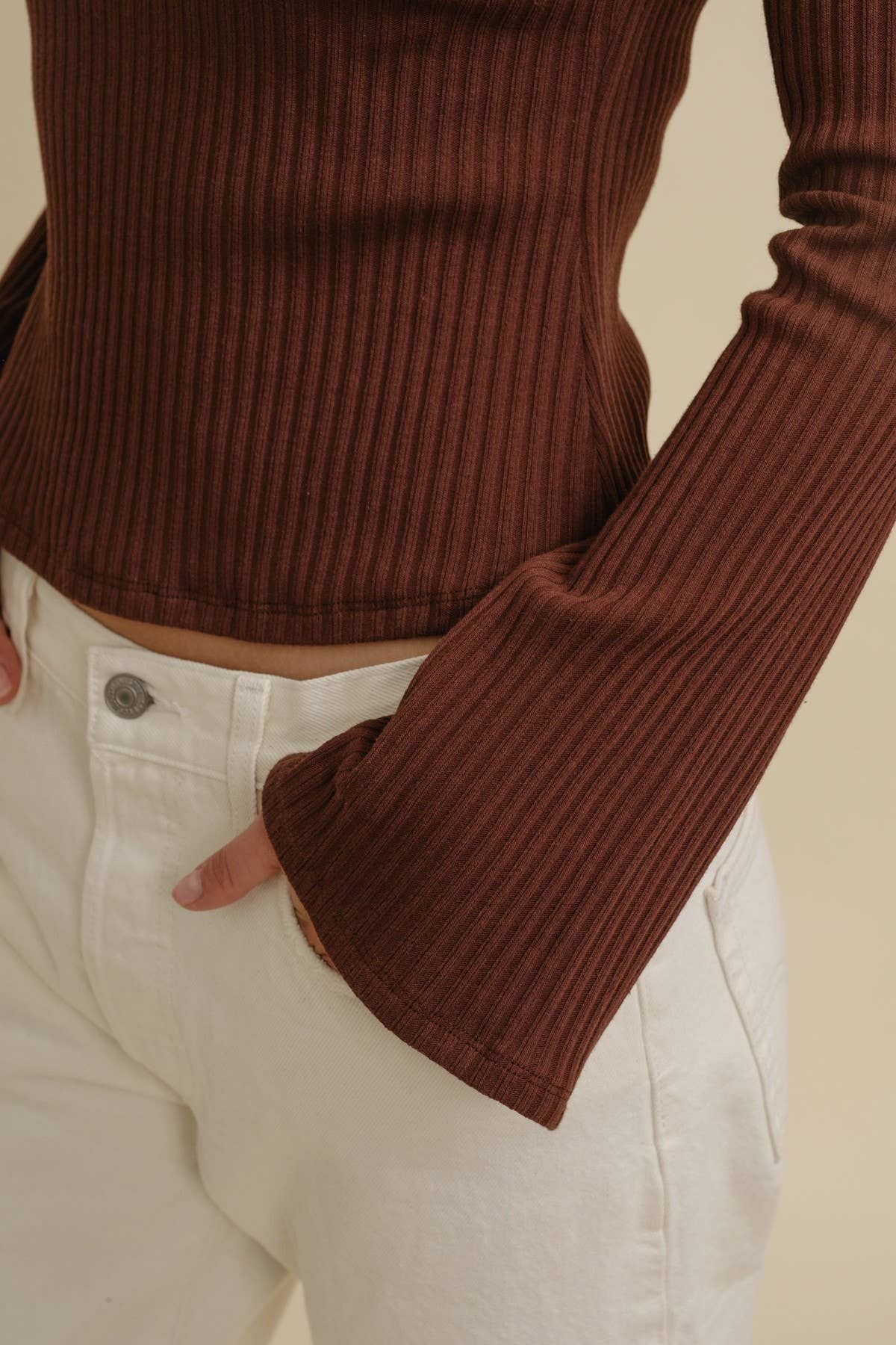 RIBBED BELLE SLEEVE TOP